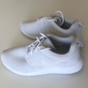 White Nike Roshe One shoes